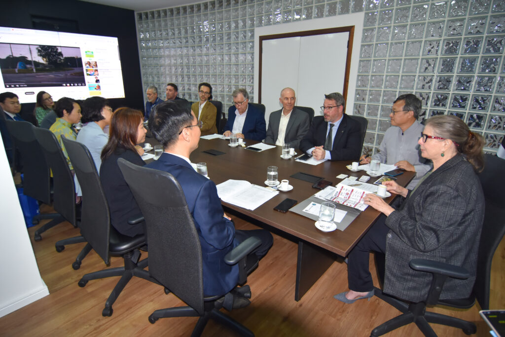 Comissão de Educação de Pequim em reunião com a Reitoria da Unicamp. 