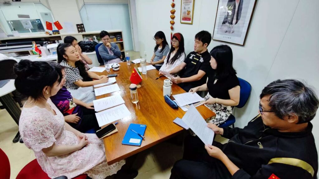 No dia 31 de outubro, professores do Instituto Confúcio da Unicamp se reuniram para o 3º Seminário Pedagógico.

O professor Guo Jianhui apresentou estratégias de ensino-aprendizagem.